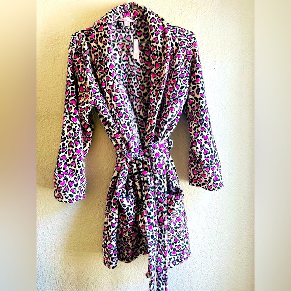 VICTORIA'S SECRET SOFT COZY ROBE SLEEPWEAR M/L IN HEART LEOPARD PRINT NWT - Picture 1 of 10